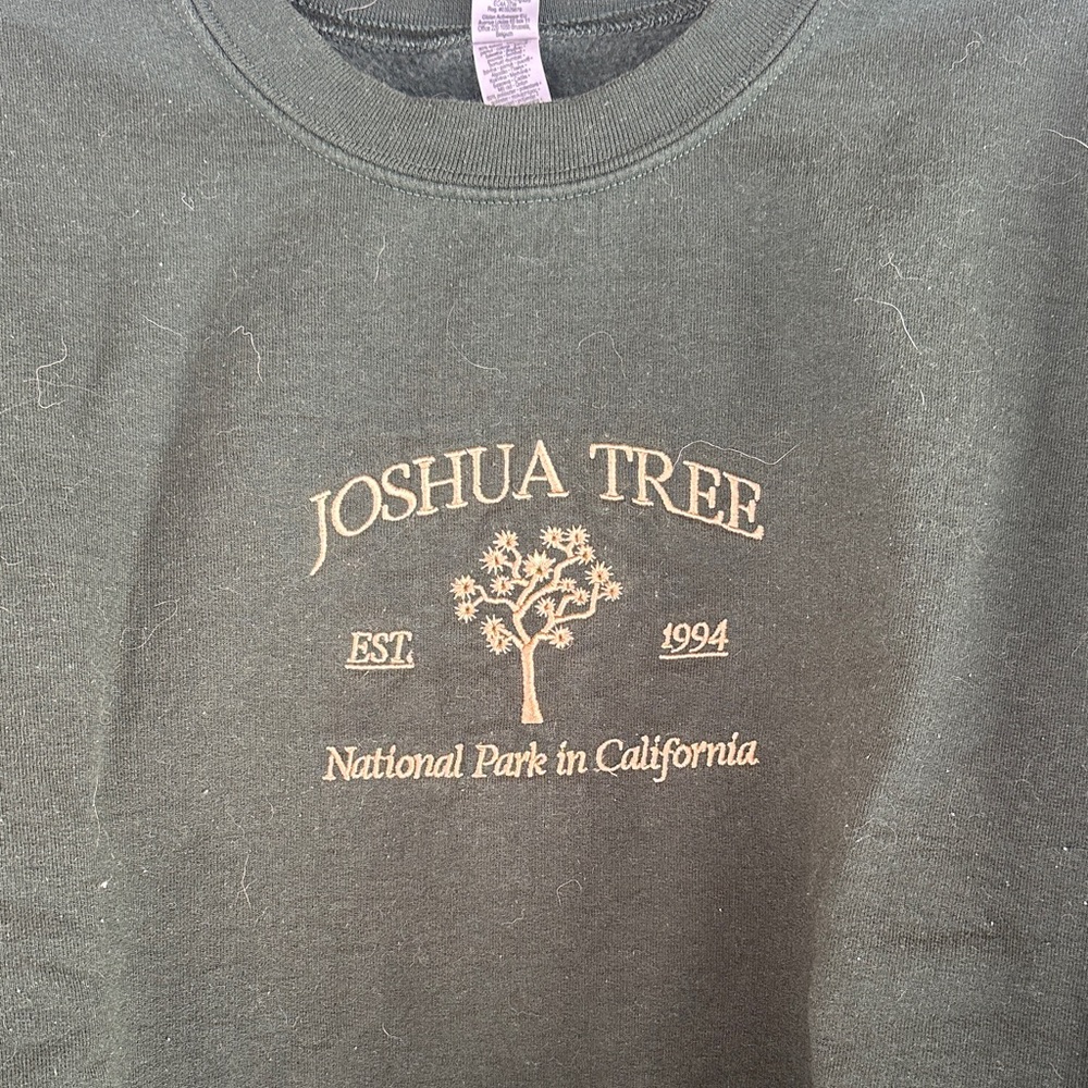 Gildan Forest Green Sweatshirt with Cream Joshua Tree Print